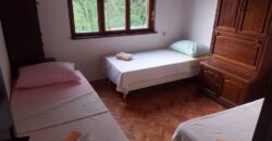 Iznajmljuje se etaža kuće za 7 radnika – Bribir (Novi Vinodolski)
