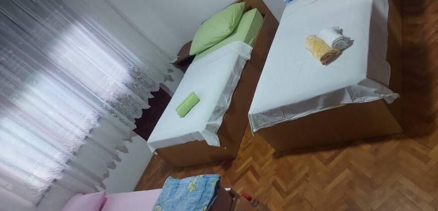 Iznajmljuje se etaža kuće za 7 radnika – Bribir (Novi Vinodolski)