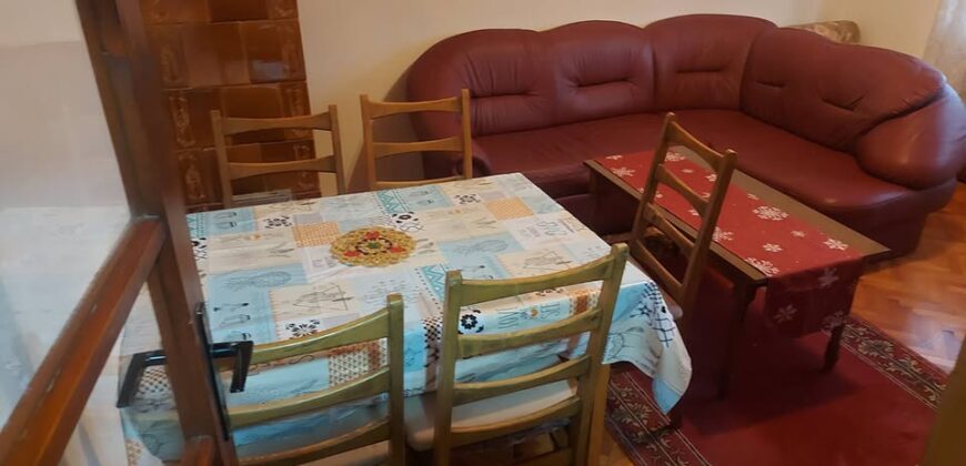 Iznajmljuje se etaža kuće za 7 radnika – Bribir (Novi Vinodolski)